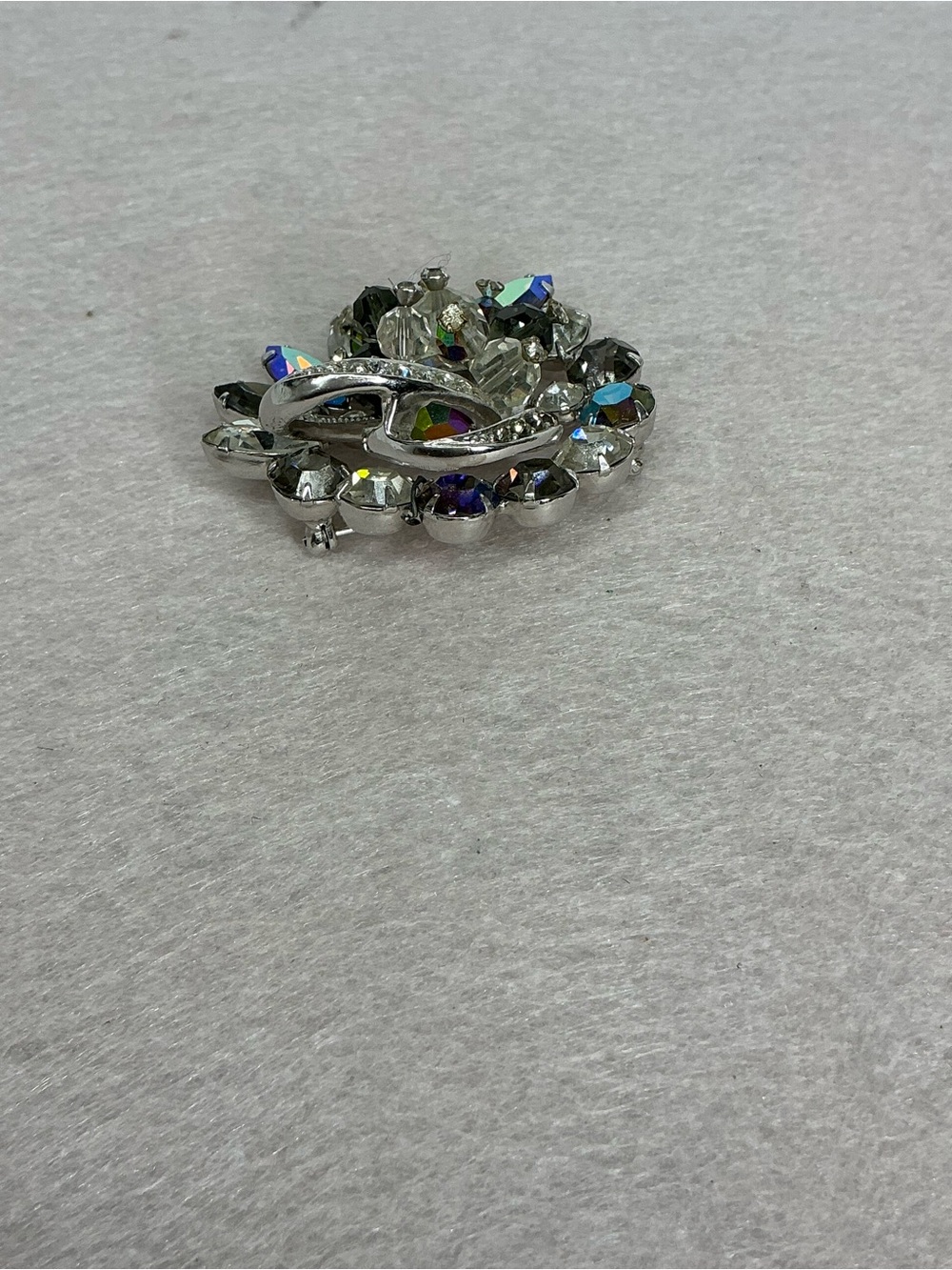 2262 -Mid-Century 1970-1980 Avon Aurora Borealis and Clear Crystal Floral Brooch - Picture 9 of 16